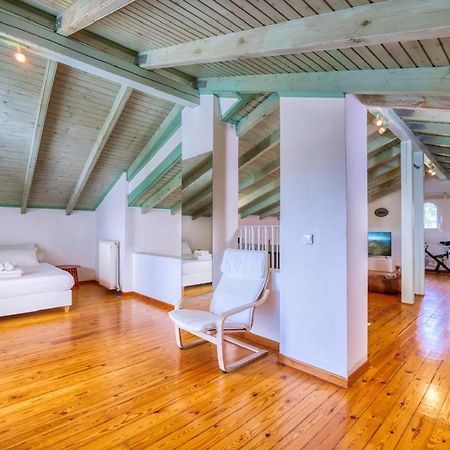 Апартаменти Mavres Luxury Loft Agios Matthaios  Екстер'єр фото
