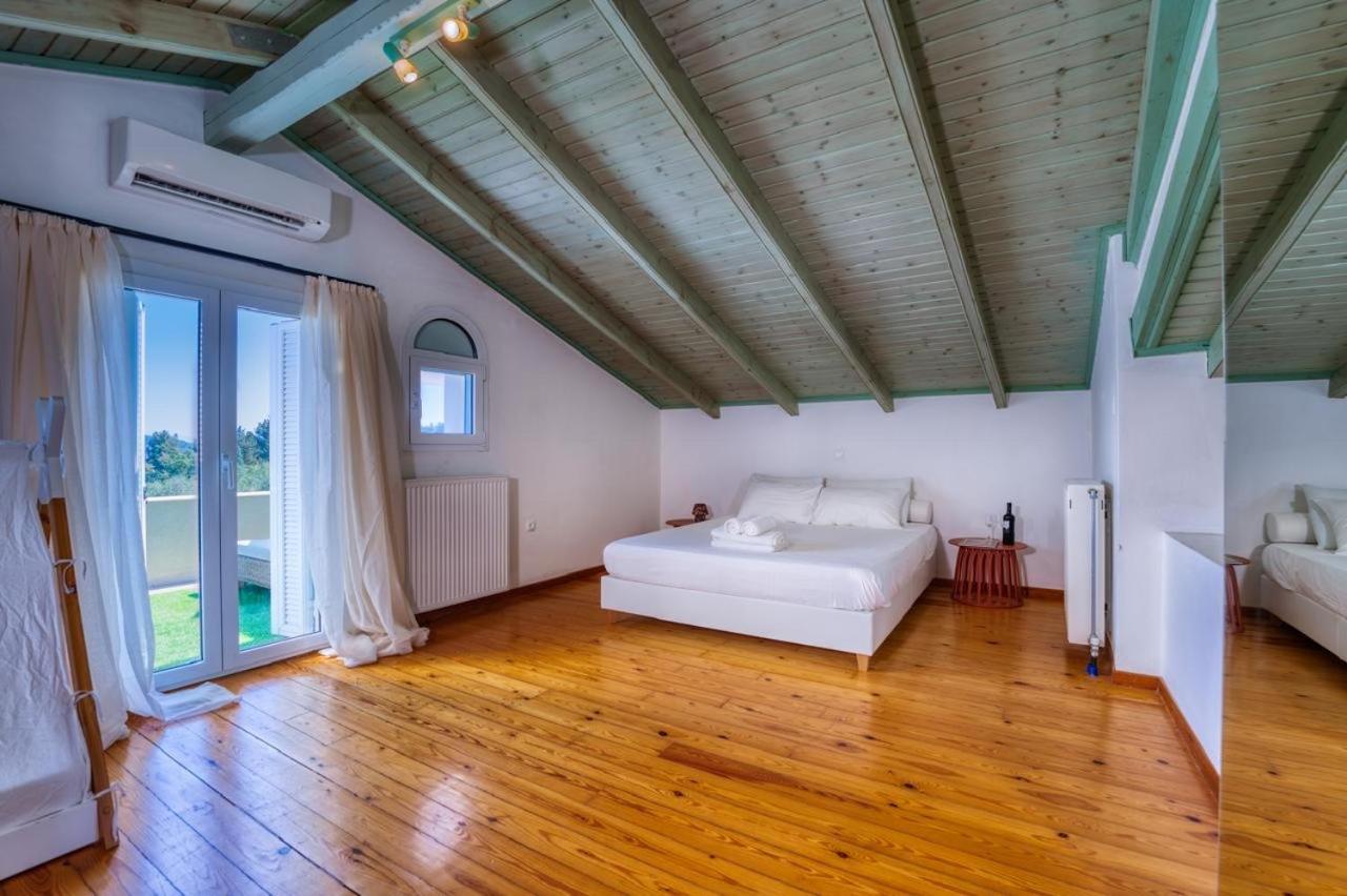 Апартаменти Mavres Luxury Loft Agios Matthaios  Екстер'єр фото