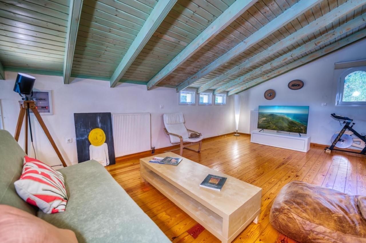Апартаменти Mavres Luxury Loft Agios Matthaios  Екстер'єр фото